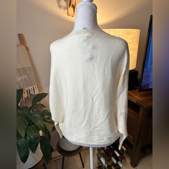 Super soft cream philosophy knit sweater - Picture 4 of 7